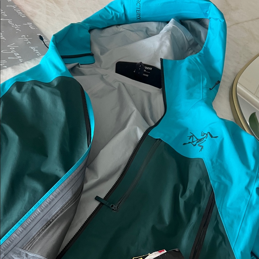 Arc'teryx Men's Teal and Forest Green Ski Jacket - Picture 5 of 7
